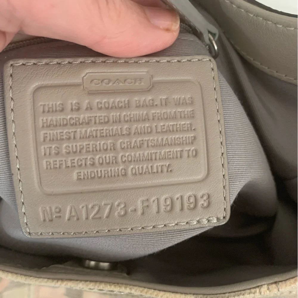 Coach vintage gray & peach fabric signature hobo purse - Picture 12 of 13